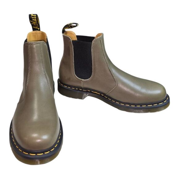 The Dr. Martens® 2976 Olive Green Chelsea Boots Men's Size 10 New - Picture 1 of 9